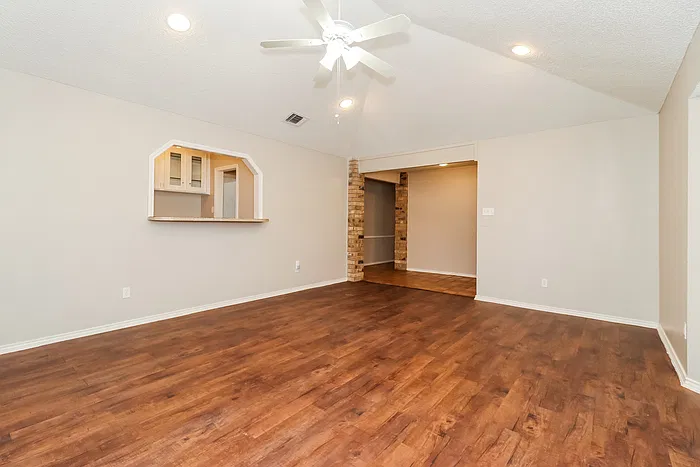 4 bed, 2.5 bath, 2179 sqft, $2,045 — Photo 4
