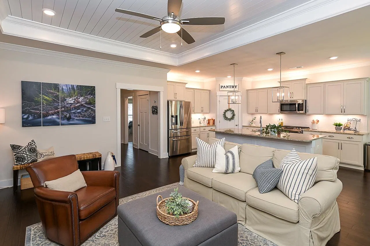 4 bed, 2117 sqft, $2,000 — Photo 2