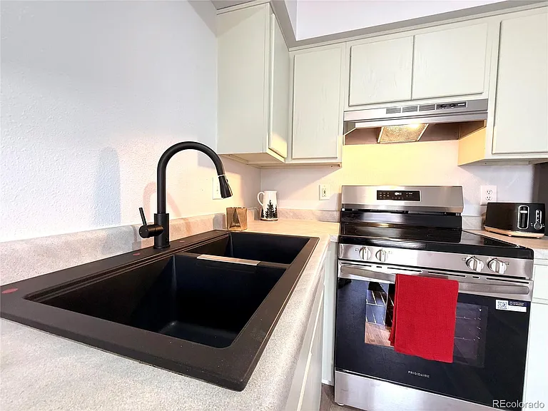 531 S Angus Ave #11 — Photo 5