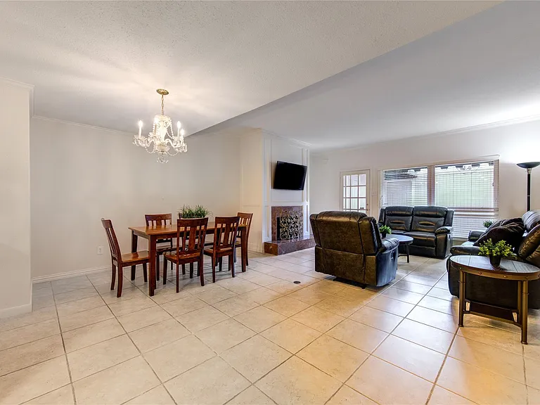 2232 S Piney Point Rd #110 — Photo 8