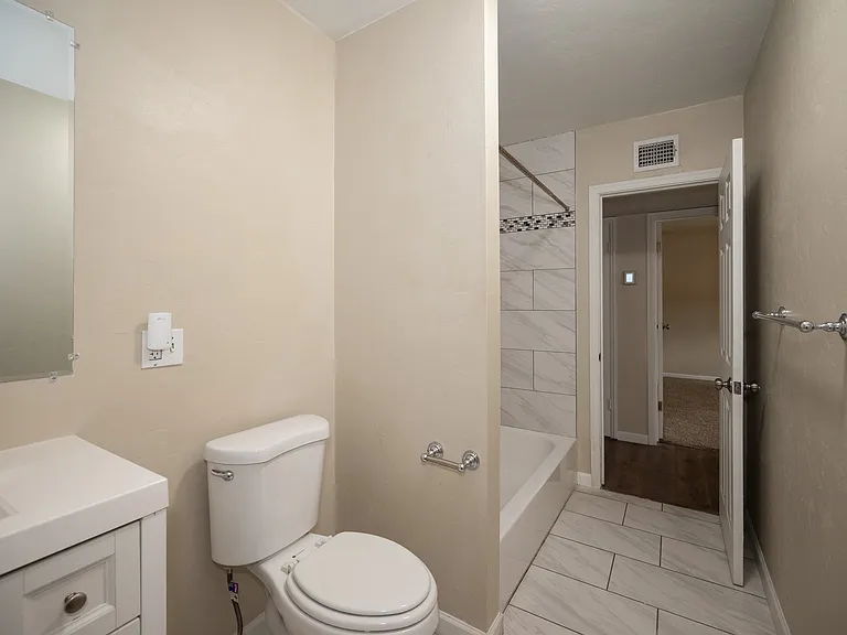 2217 E Silver St — Photo 9