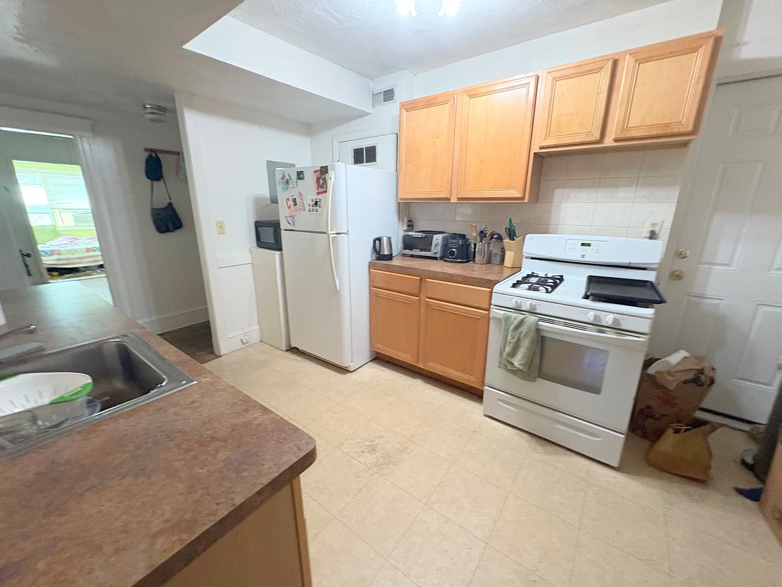 3 bed, 1100 sqft, $3,800 — Photo 2