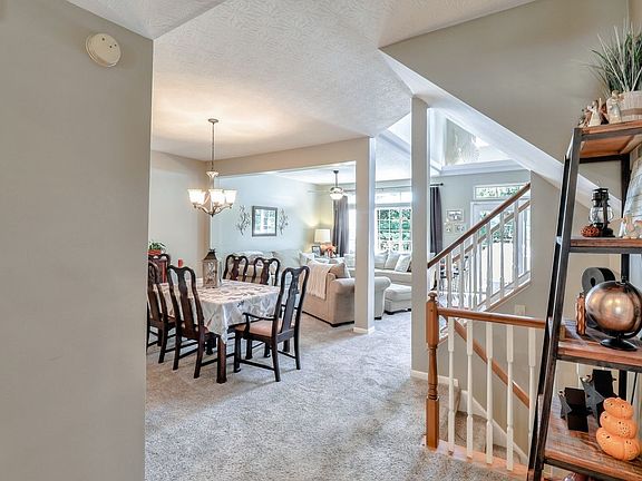 5th image of 995 Oakmont Ct