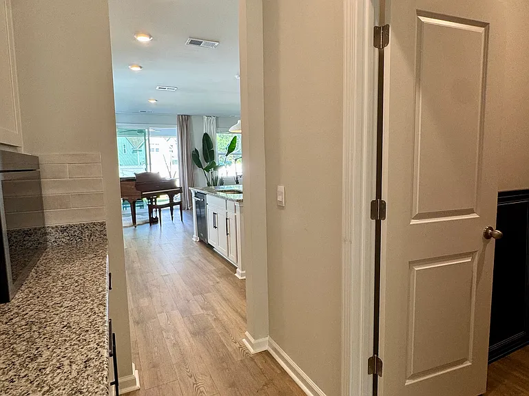 340 Dickerson Ln — Photo 16