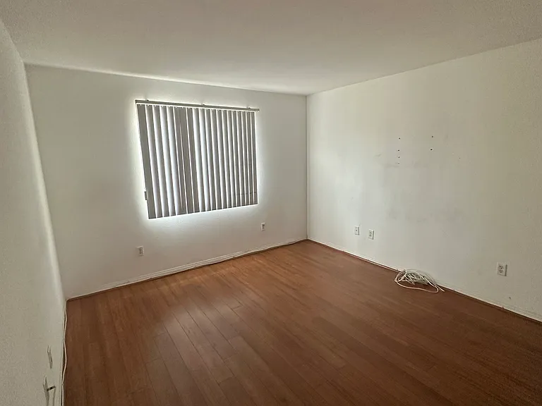 9635 Woodman Ave #16 — Photo 5