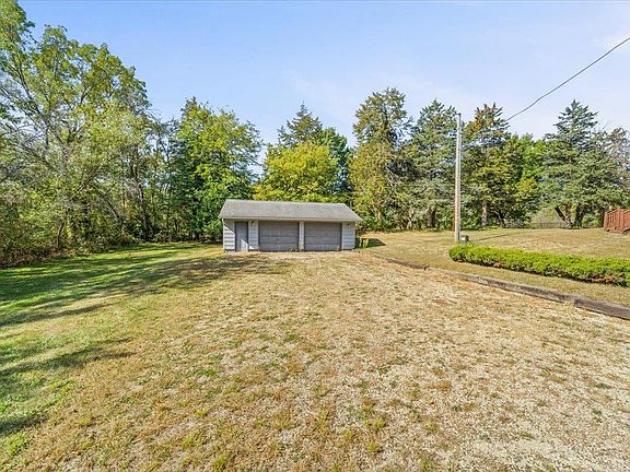 4th image of 18 Shady Ln