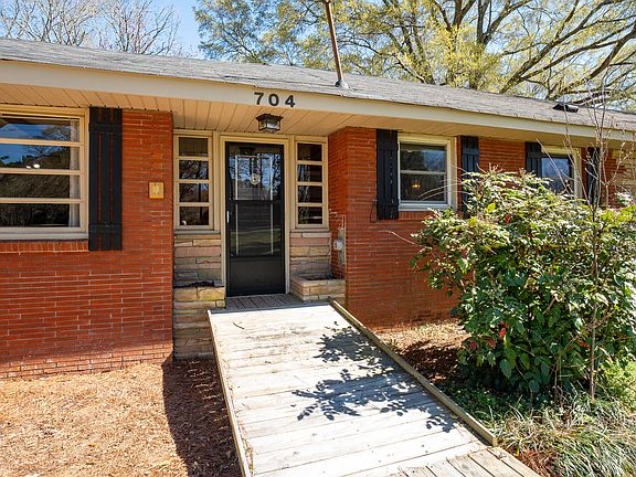 2nd image of 704 Pearces Rd