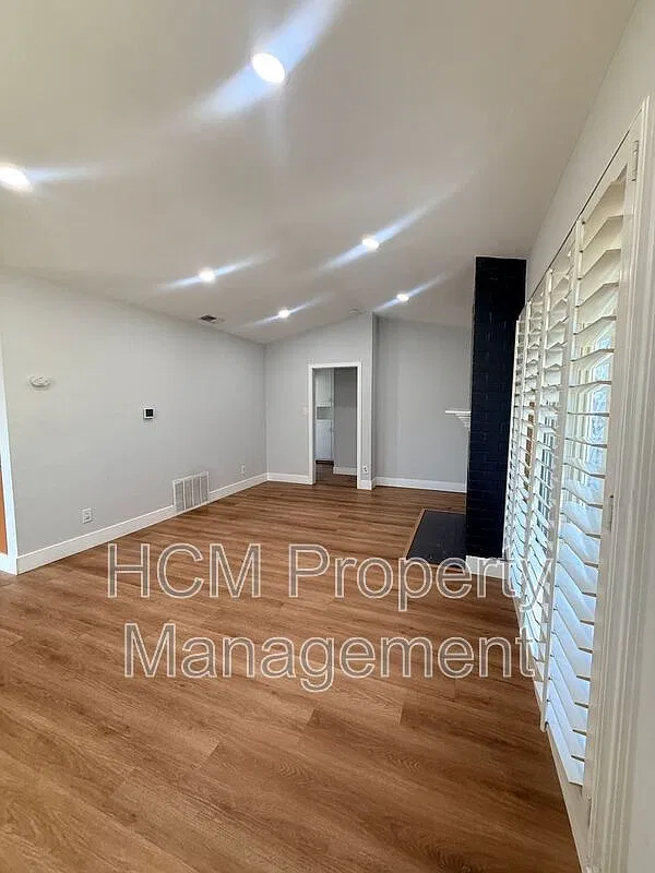 2 bed, 1.0 bath, 1235 sqft, $2,900 — Photo 4
