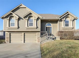 704 SW Longhorn Rd, Oak Grove, MO 64075