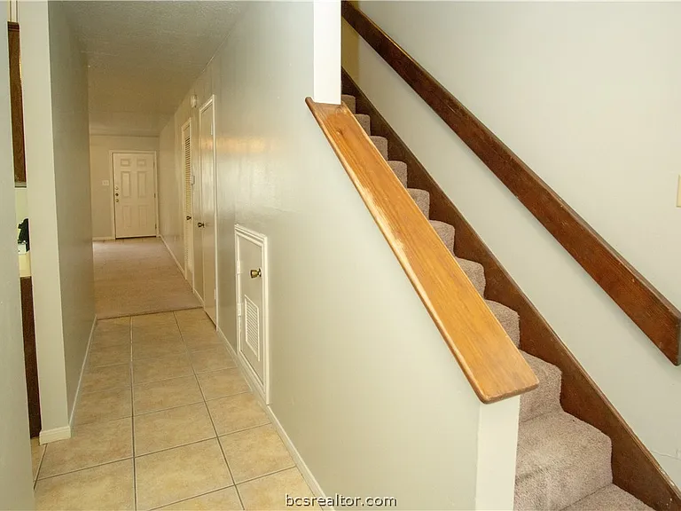 1801 Woodsman Dr #D — Photo 4