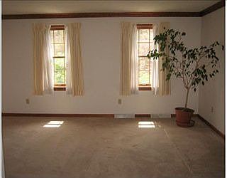 2nd image of 208 Hampshire Dr