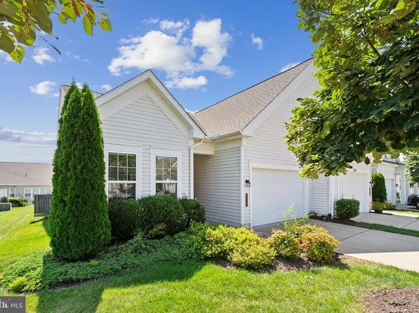 208 Long Point Dr, Fredericksburg, VA 22406