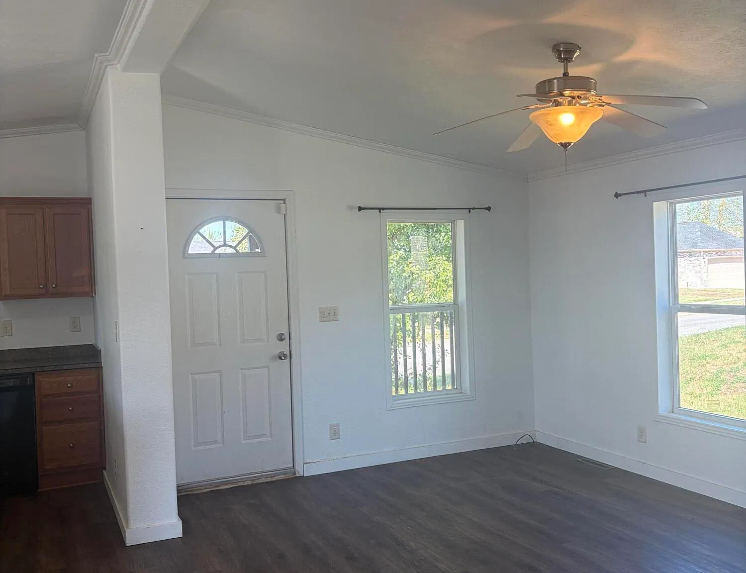 3 bed, 2.0 bath, 1150 sqft, $1,300 — Photo 3