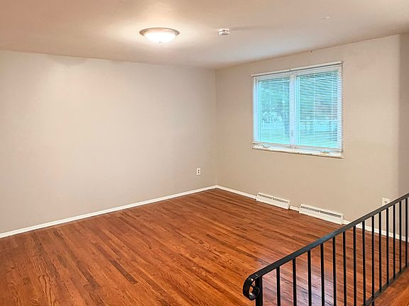 4th image of 421 Tivoli Rd