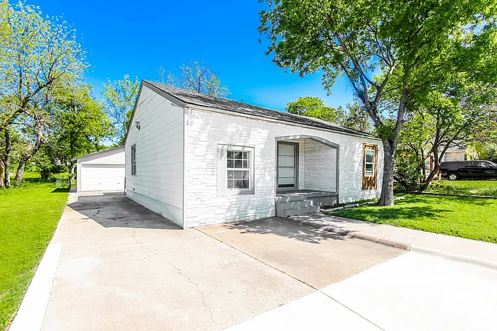 2628 S Marsalis Ave — Photo 3