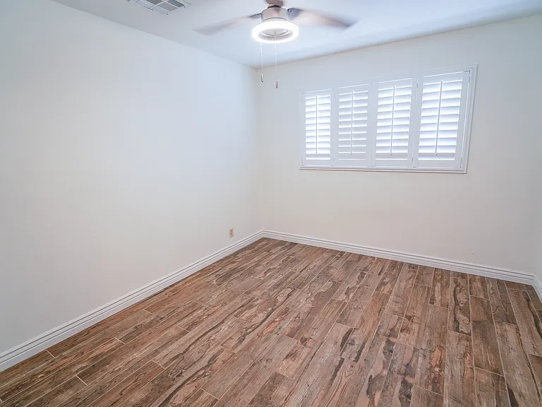 8608 E Highland Ave — Photo 10
