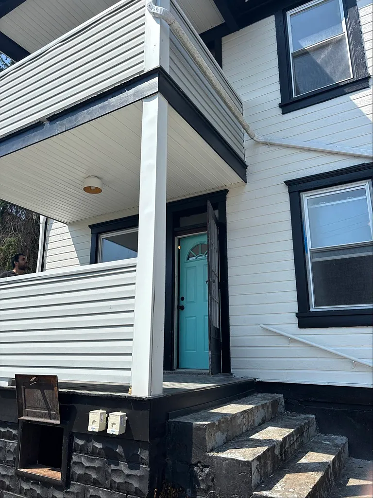 Higher End 3/1.5 Apartment with In-Unit Laundry — Photo 1