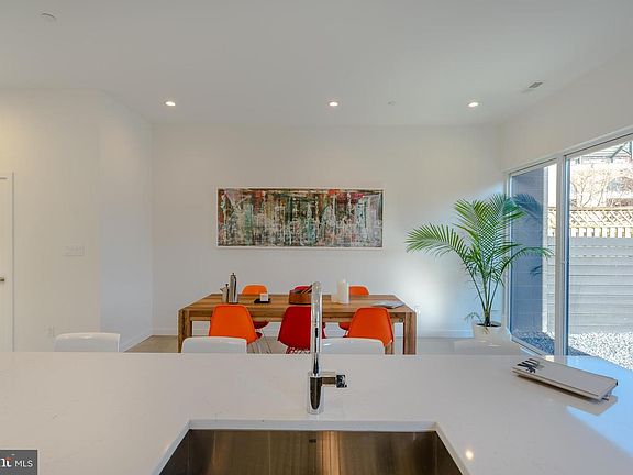 3rd image of 551 S Paca St