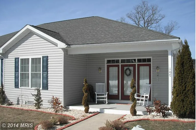 107 Candlewick Ct photo 1
