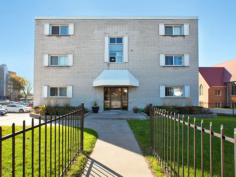 399 London Rd — Photo 2