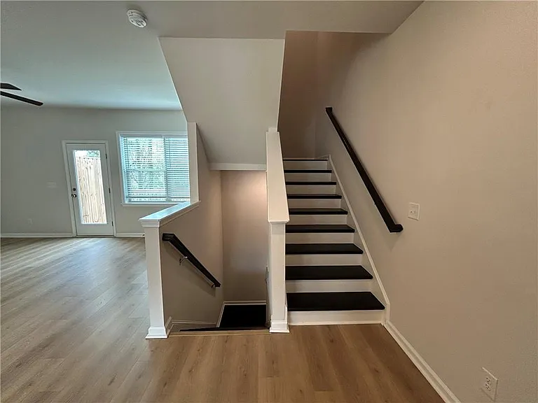 3715 Davis Cir — Photo 14