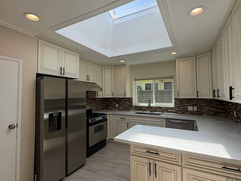 3944 Mountain View Ave — Photo 3