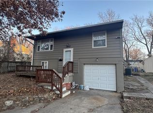 18407 E Lexington Rd, Independence, MO 64058