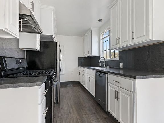 2nd image of 2119 1/2 Stewart St