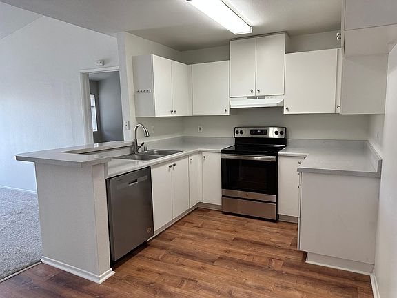 4th image of 145 W Lincoln Ave