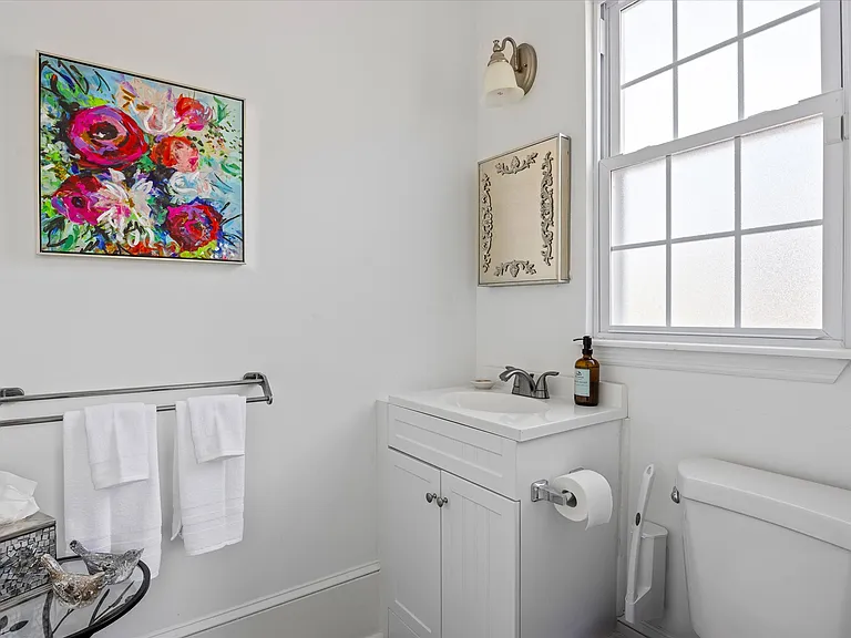 25 S Oakland Ave — Photo 10