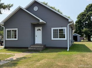 1228 Stockbridge Ave, Iron Mountain, MI 49801