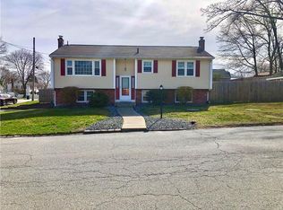 118 Macarthur Blvd, Coventry, RI 02816