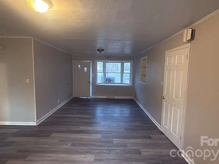 1140 Culp St — Photo 2