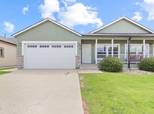 616 40th St E, Williston, ND 58801