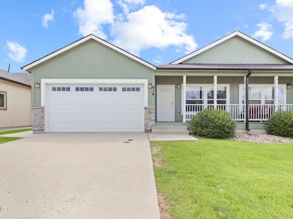 616 40th St E, Williston, ND 58801