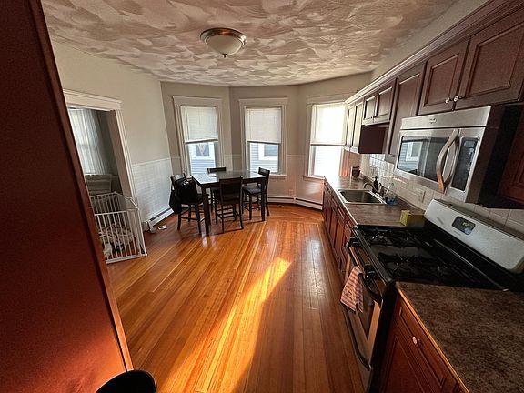 5th image of 1886 Smith St #F