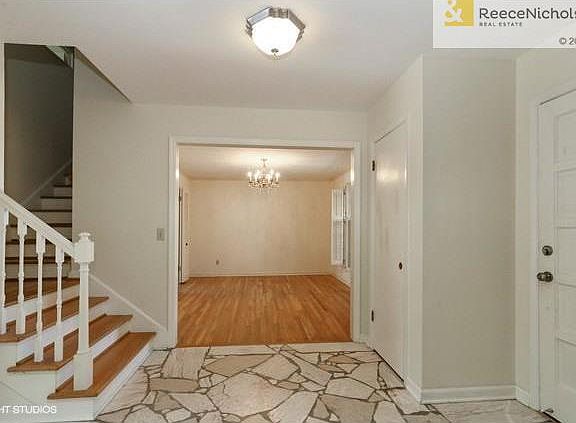 3rd image of 11835 Oak St