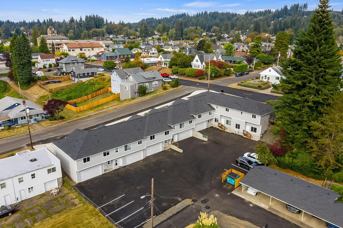 Building Photo - 303 E Broadway Ave #9