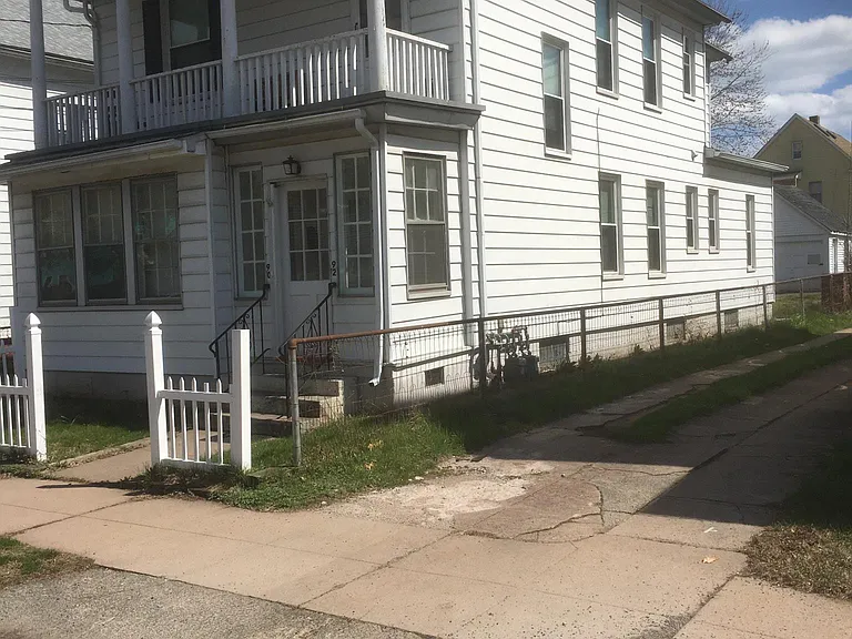 90 Hinman St — Photo 10