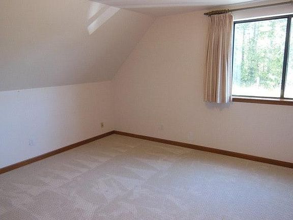 4th image of 10310 Vickery Ave E