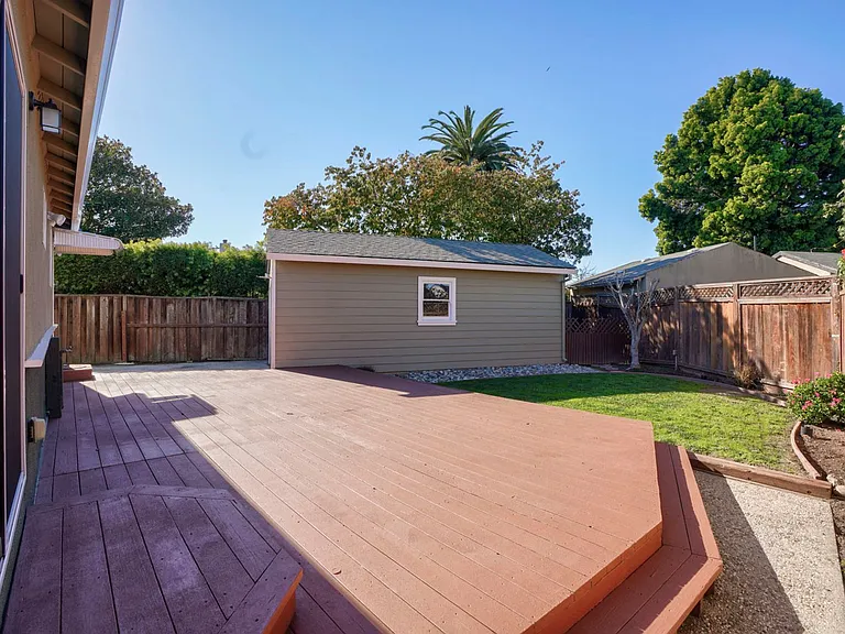 1621 Huron Ave — Photo 42