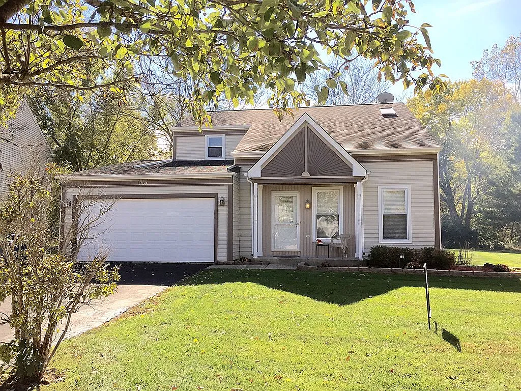 1750 Riverwood Dr photo 1