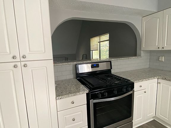 4th image of 7604 W 86th St
