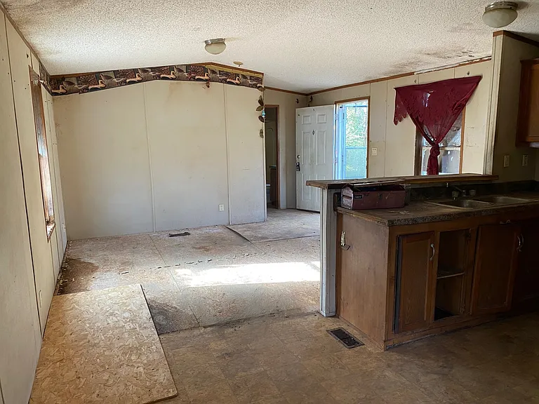 1233 Suncrest Cir — Photo 8