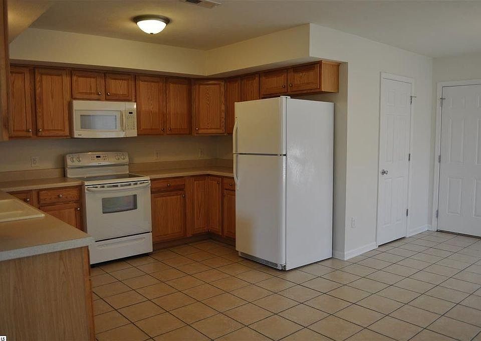 Spacious Eat-in Kitchen