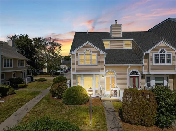 216 Carriage Ln #216, Taunton, MA 02780