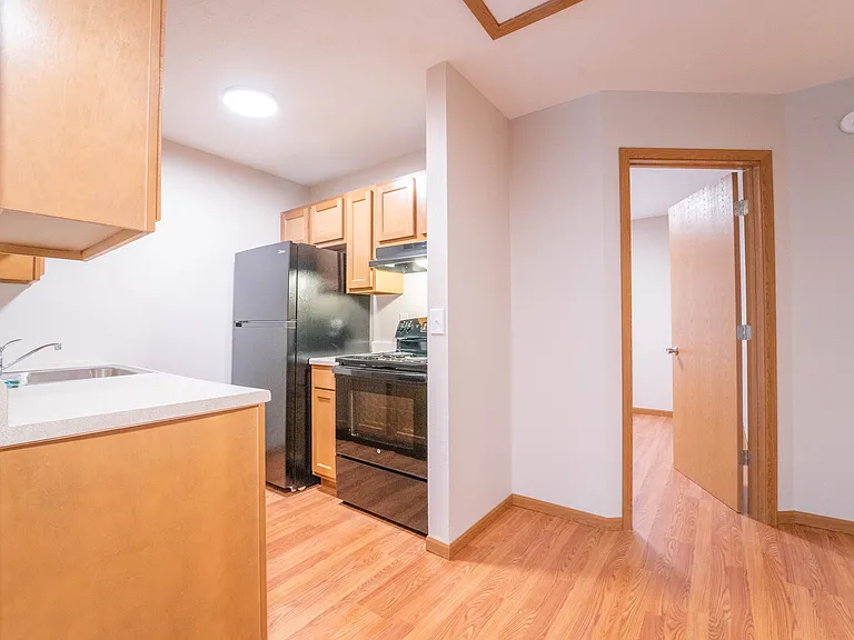 Solon Court — Photo 15