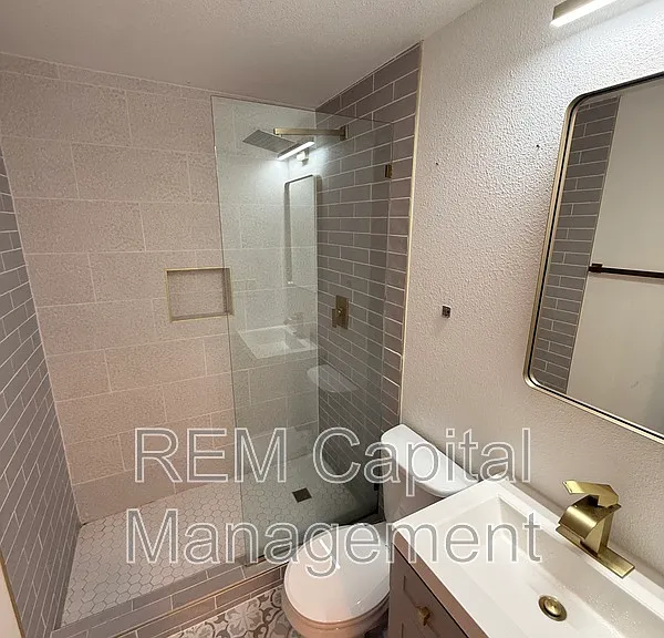121 18th Ave N #5 — Photo 6