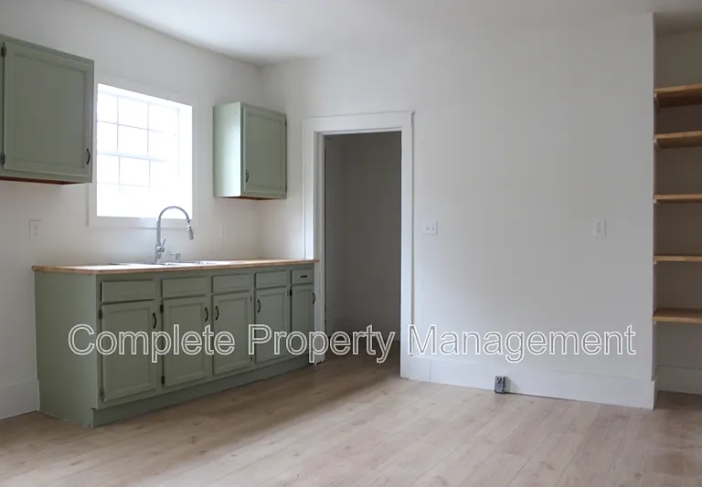1412 Alabama Ave SW — Photo 2