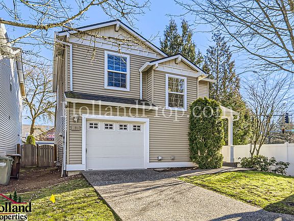 2nd image of 108 NE Feather Ct